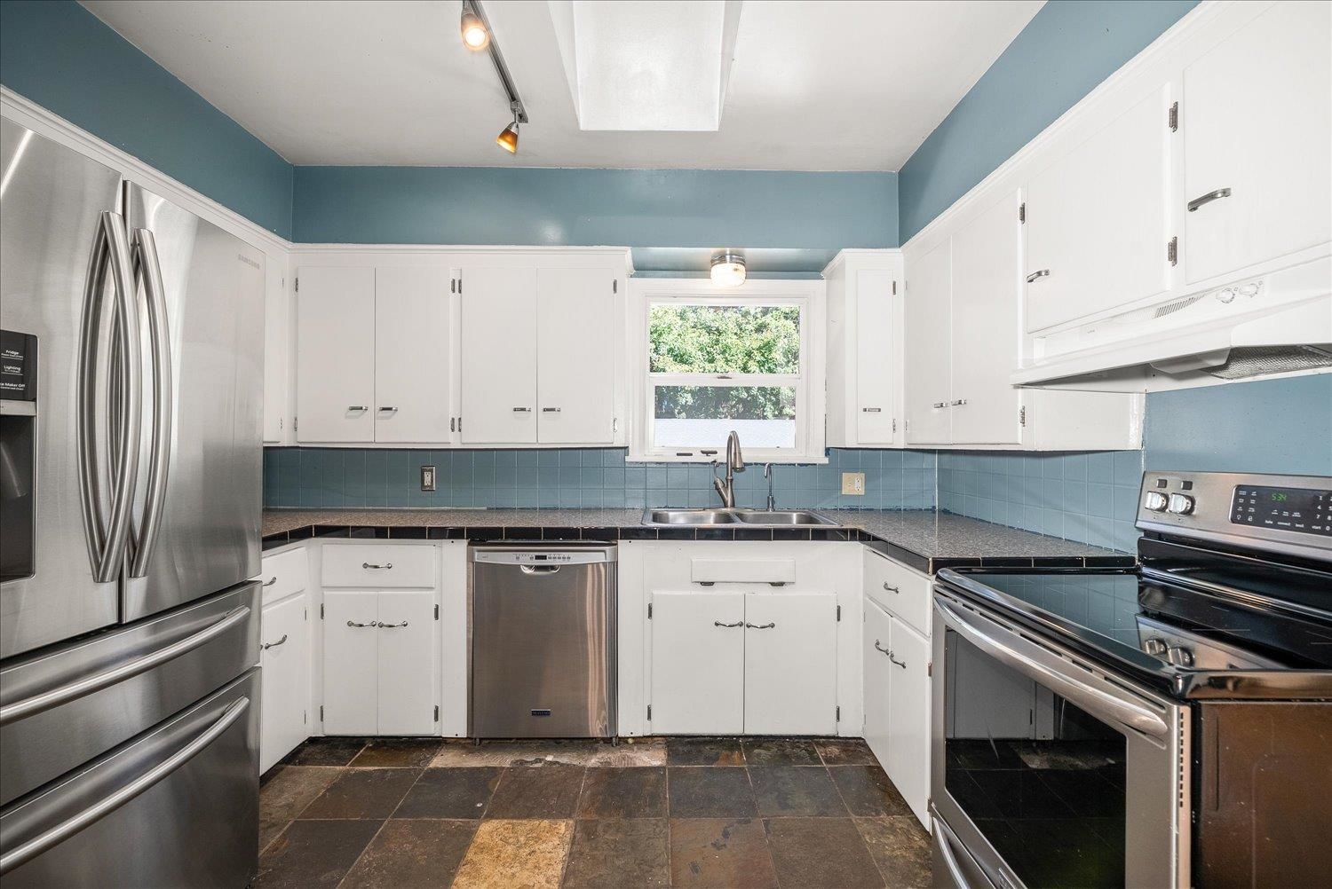 929 E 19th Ave - Photo 17