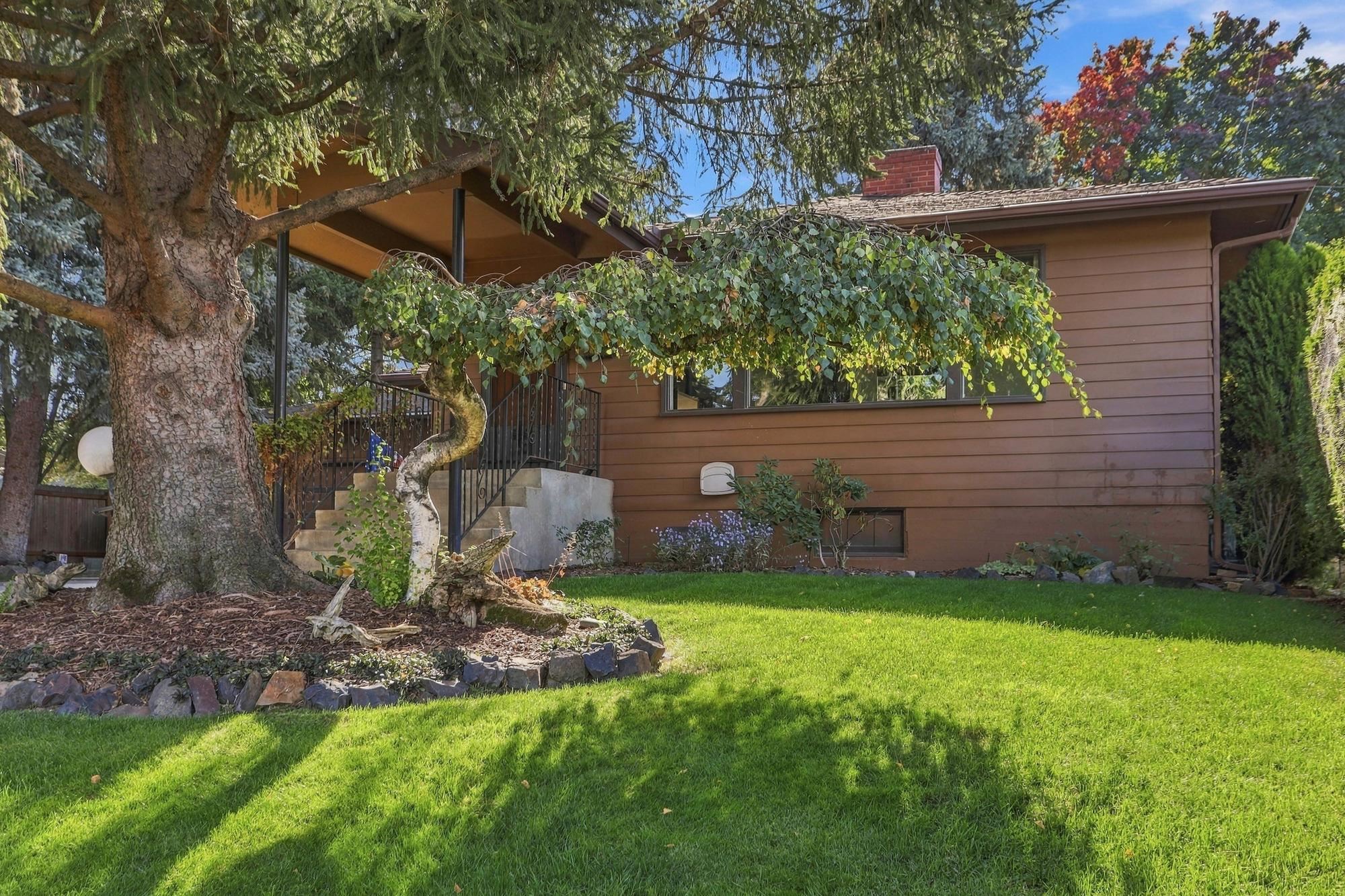 3908 E 22nd Ave - Photo 2