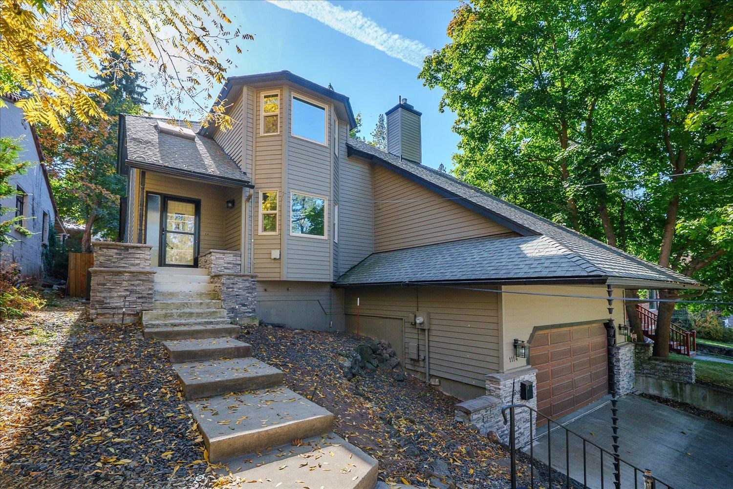 1114 E 19th Ave - Photo 2