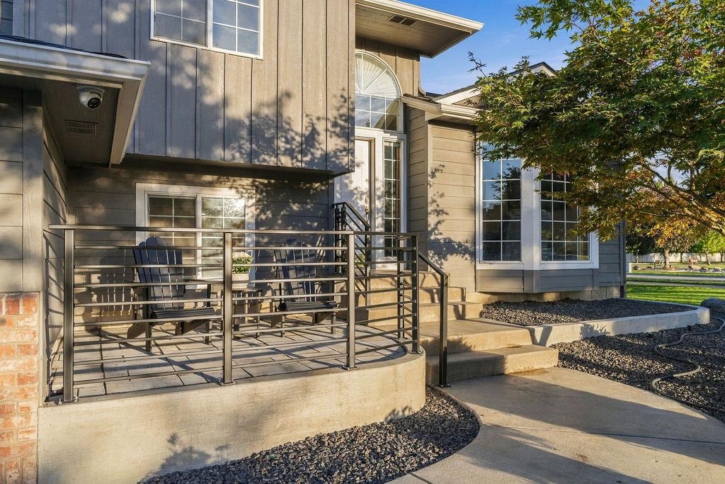904 N Mitchell Ct - Photo 2