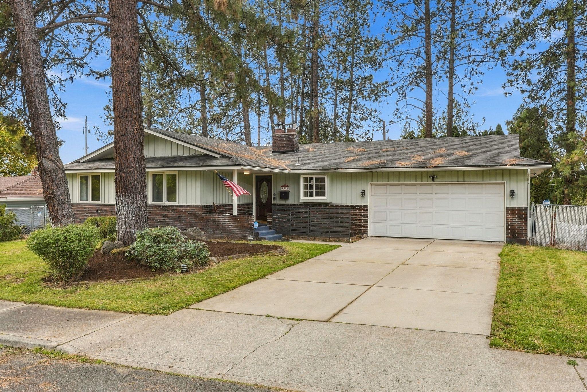 6409 N Greenwood Blvd - Photo 2