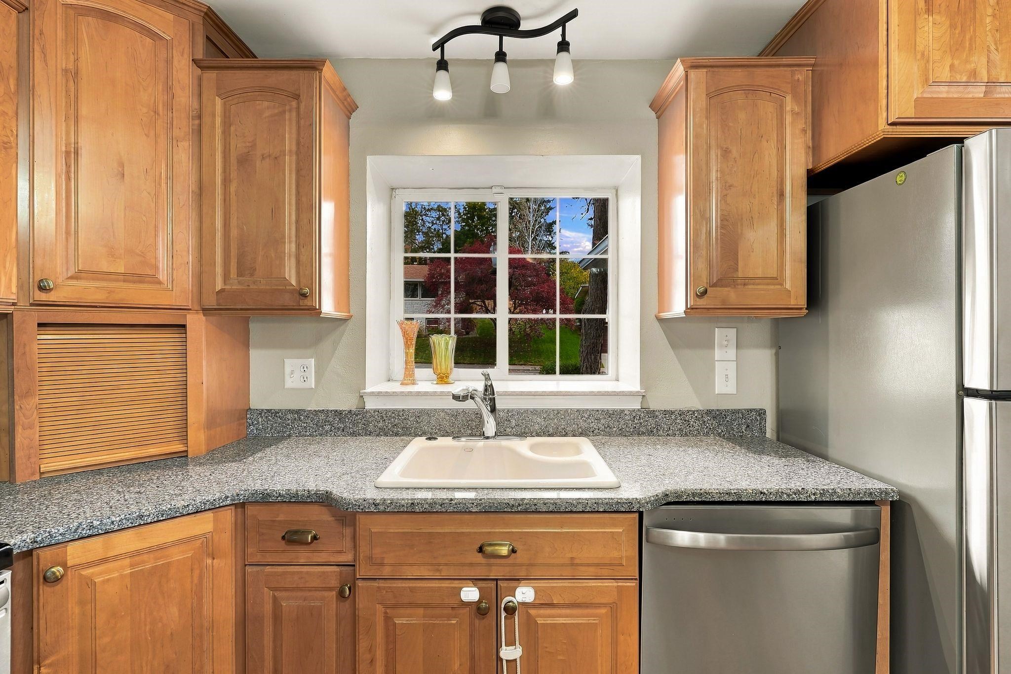 6409 N Greenwood Blvd - Photo 12