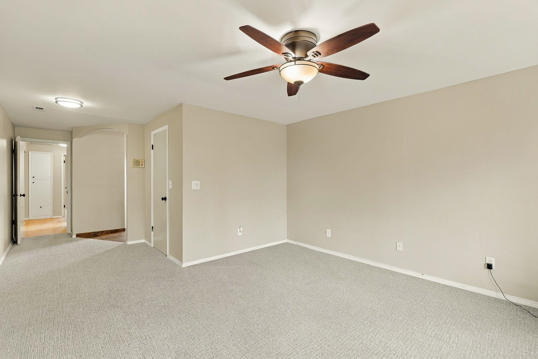 6409 N Greenwood Blvd - Photo 15