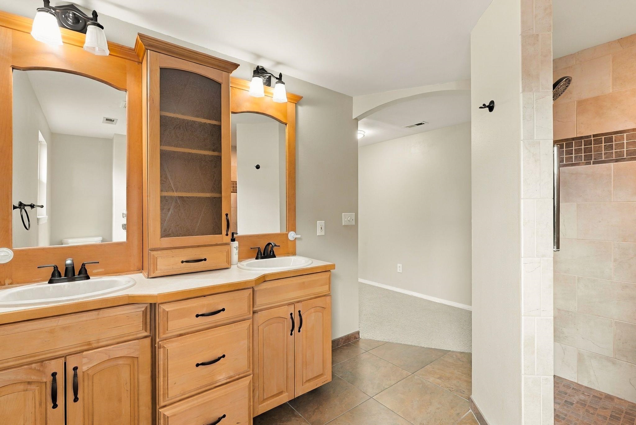 6409 N Greenwood Blvd - Photo 16