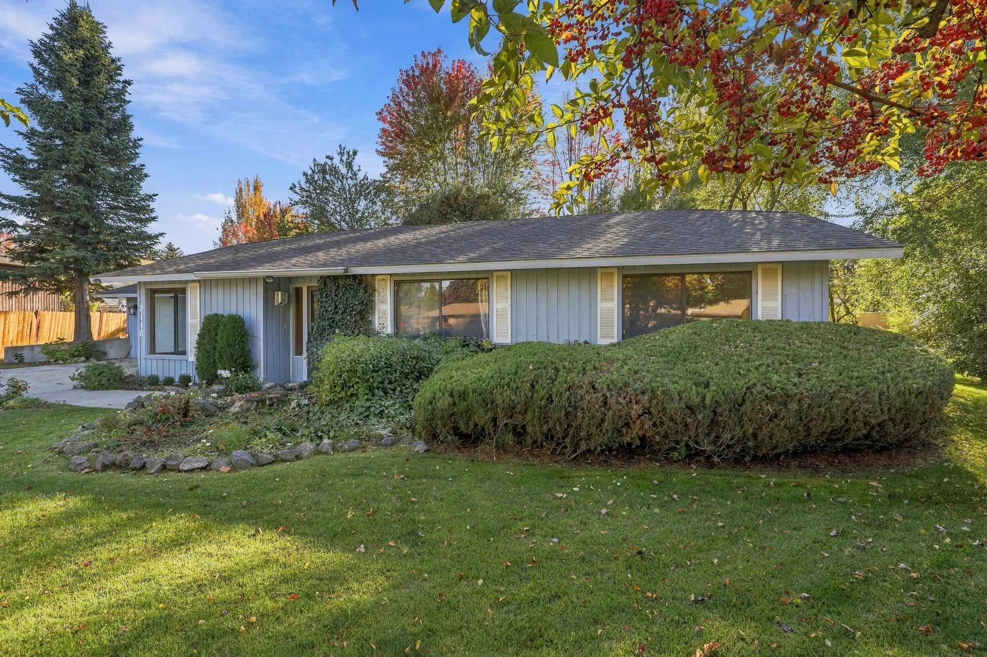 2110 E 56th Ct - Photo 2