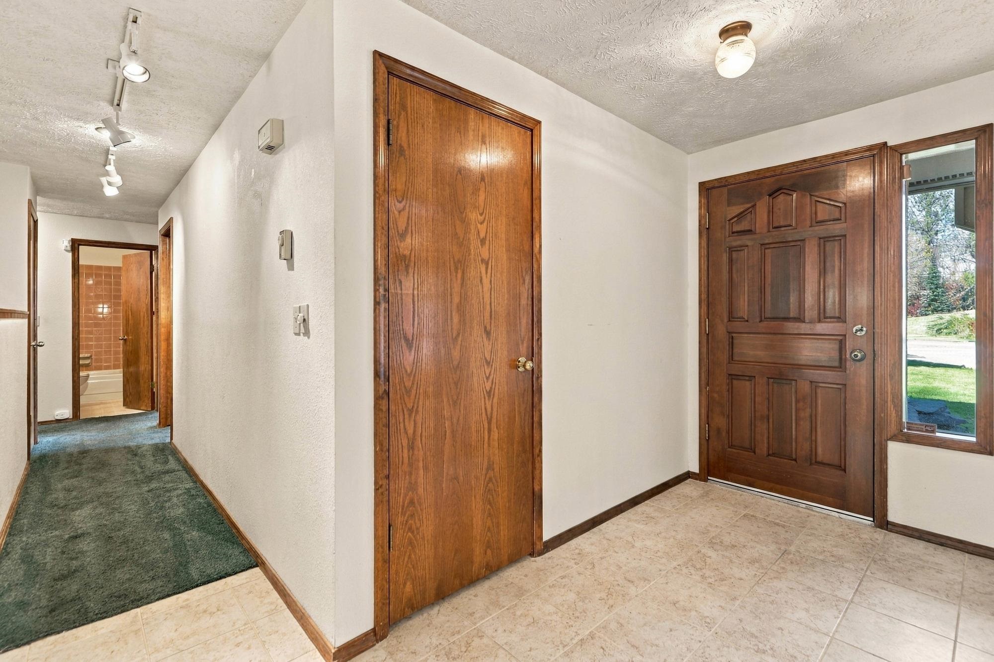 2110 E 56th Ct - Photo 4
