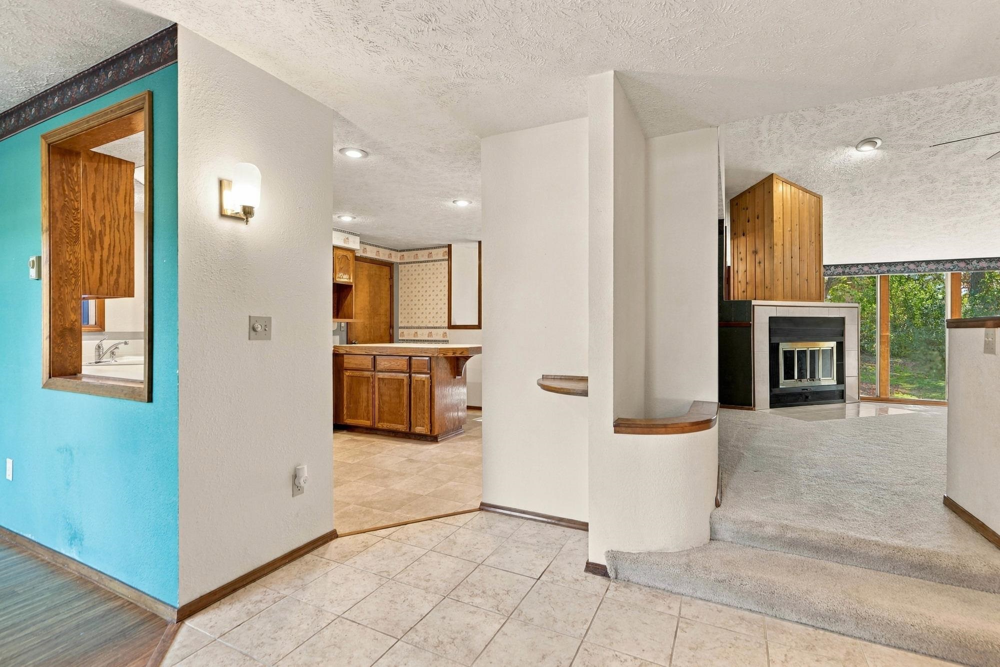 2110 E 56th Ct - Photo 5