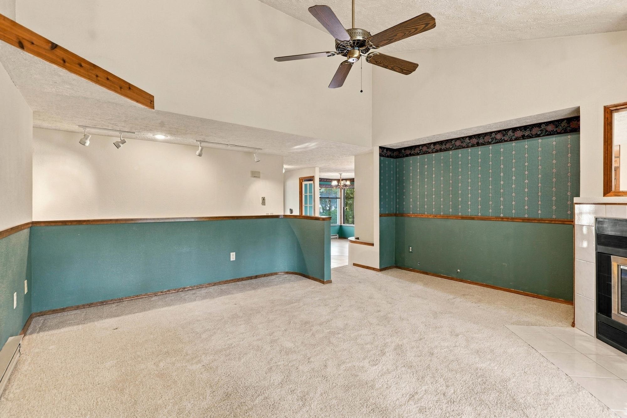 2110 E 56th Ct - Photo 9