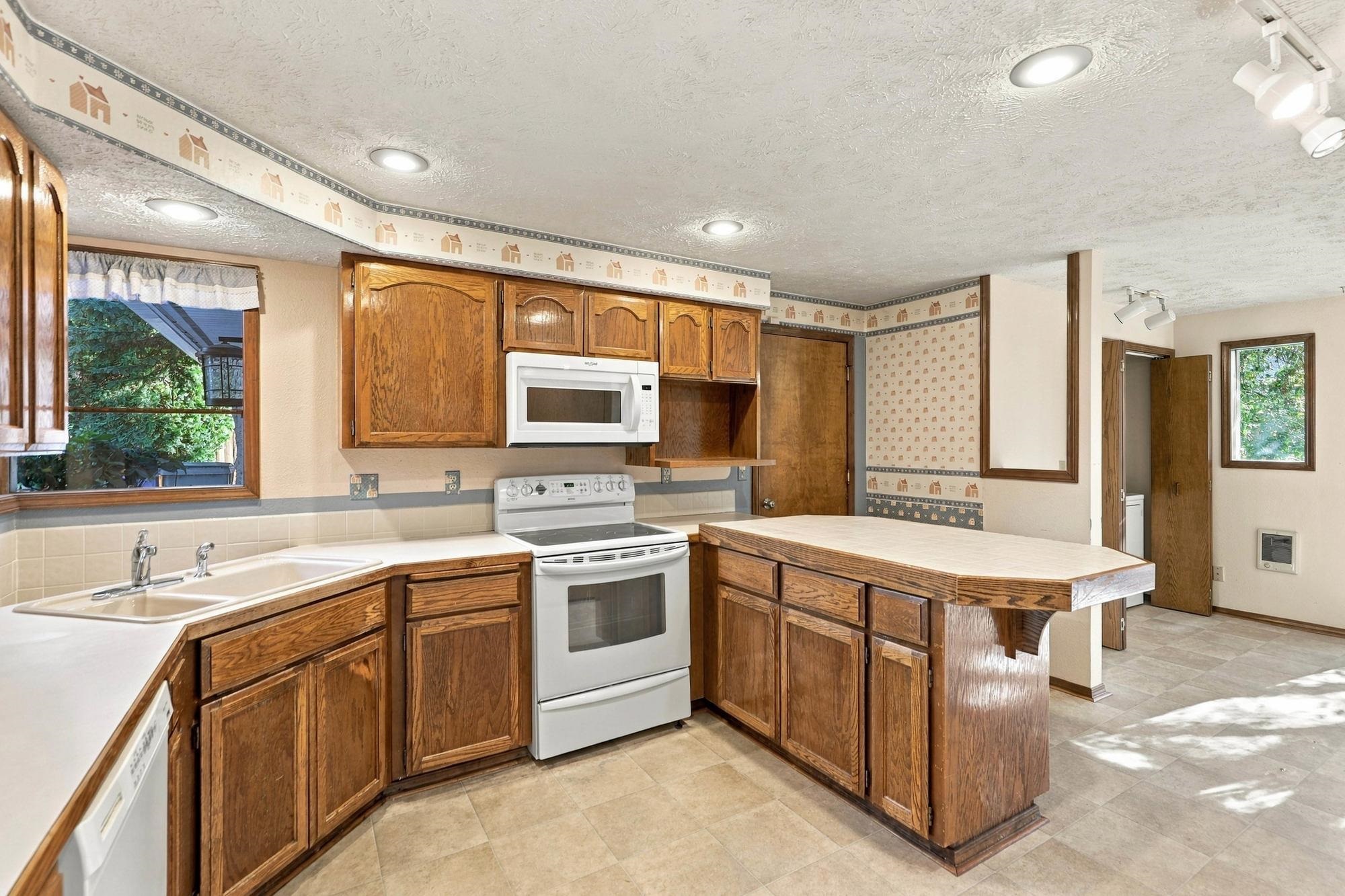 2110 E 56th Ct - Photo 17