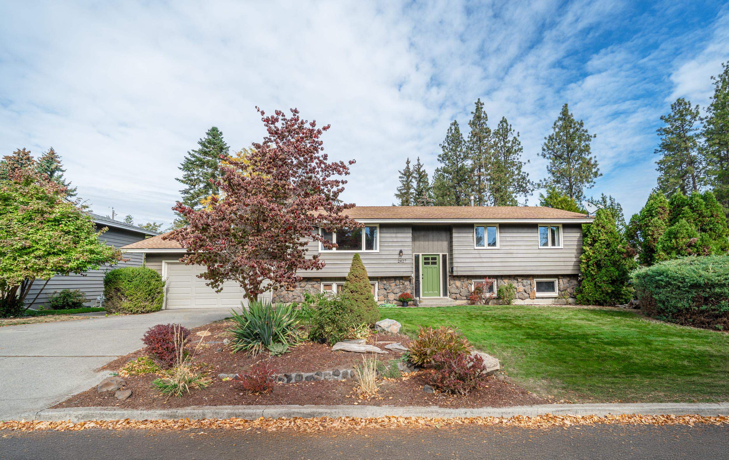 2427 E 40th Ave - Photo 2