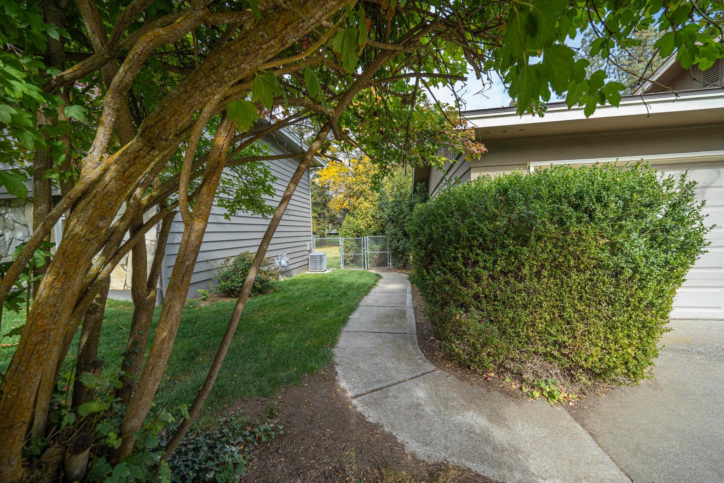 2427 E 40th Ave - Photo 34
