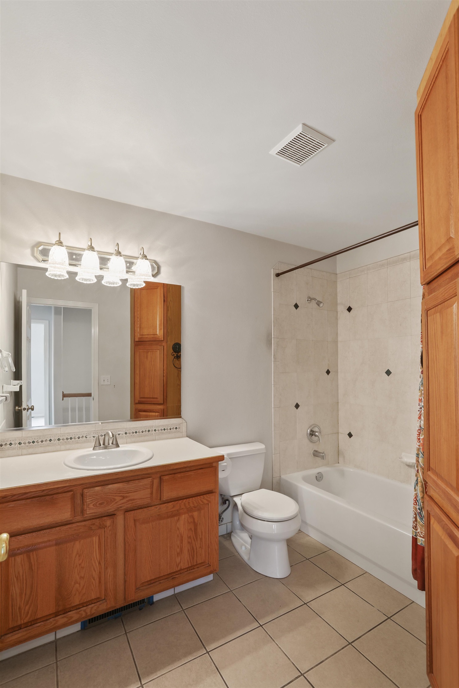 2820 W Hawthorne Rd - Photo 19