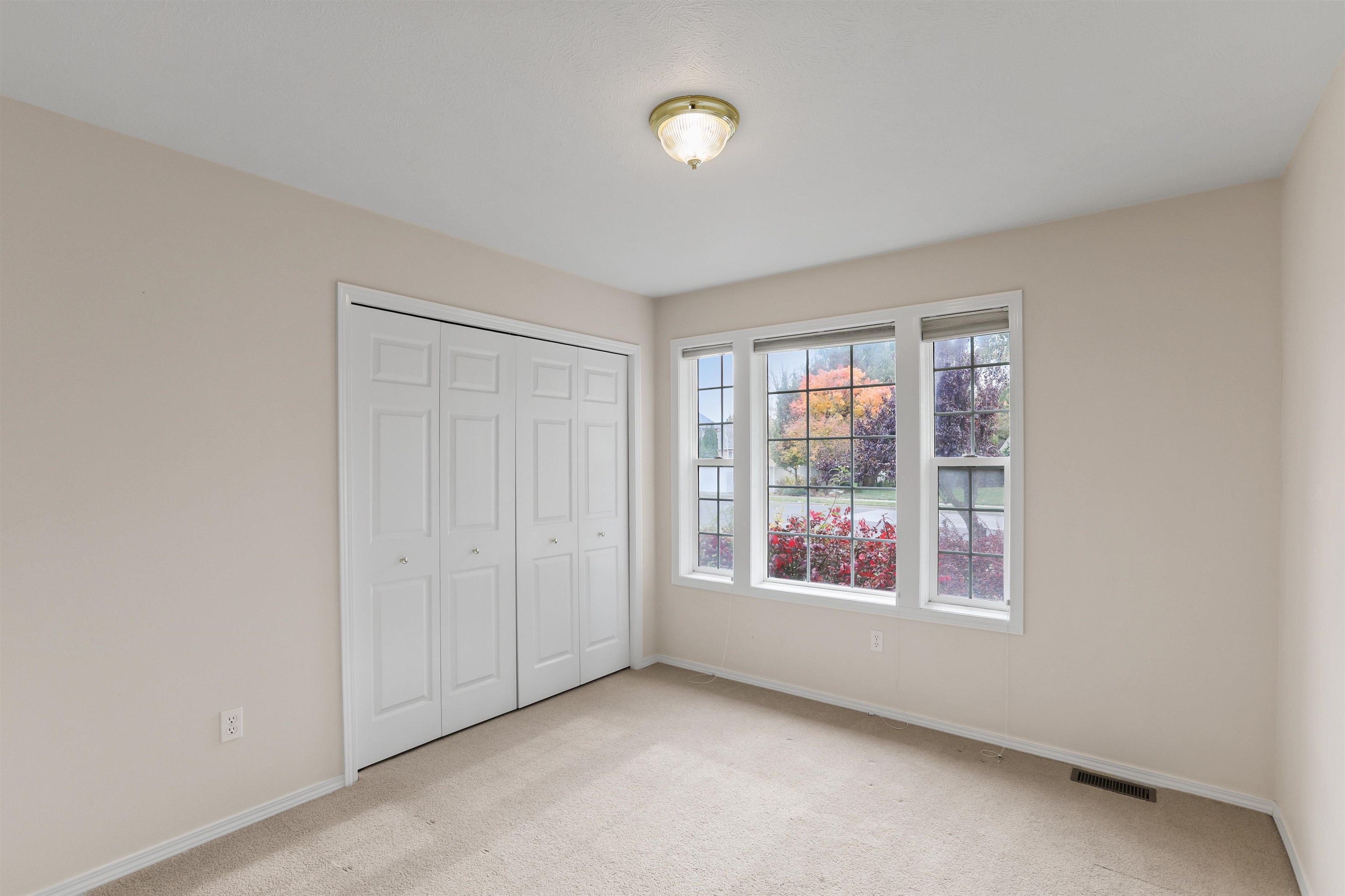 2820 W Hawthorne Rd - Photo 15