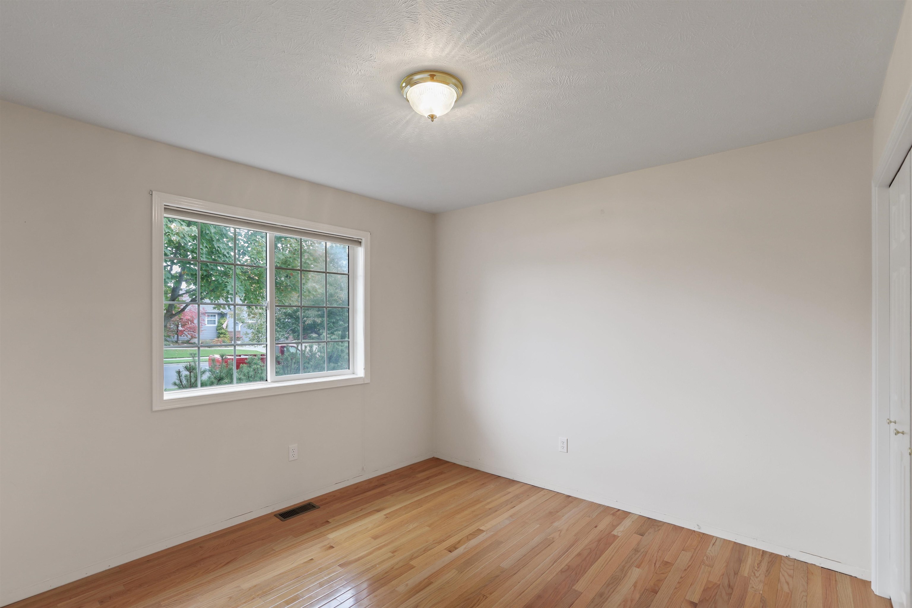 2820 W Hawthorne Rd - Photo 16