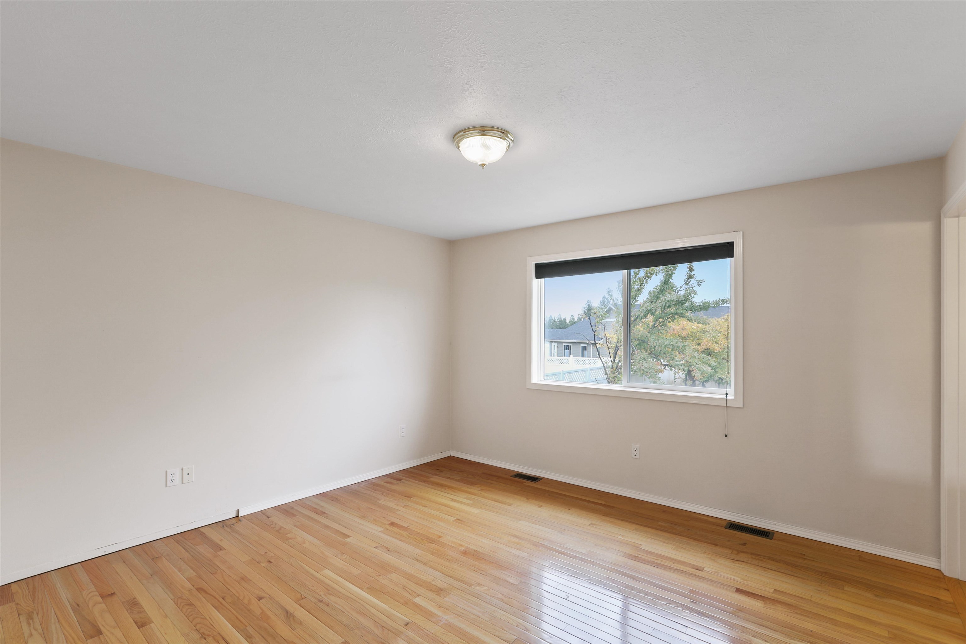 2820 W Hawthorne Rd - Photo 18