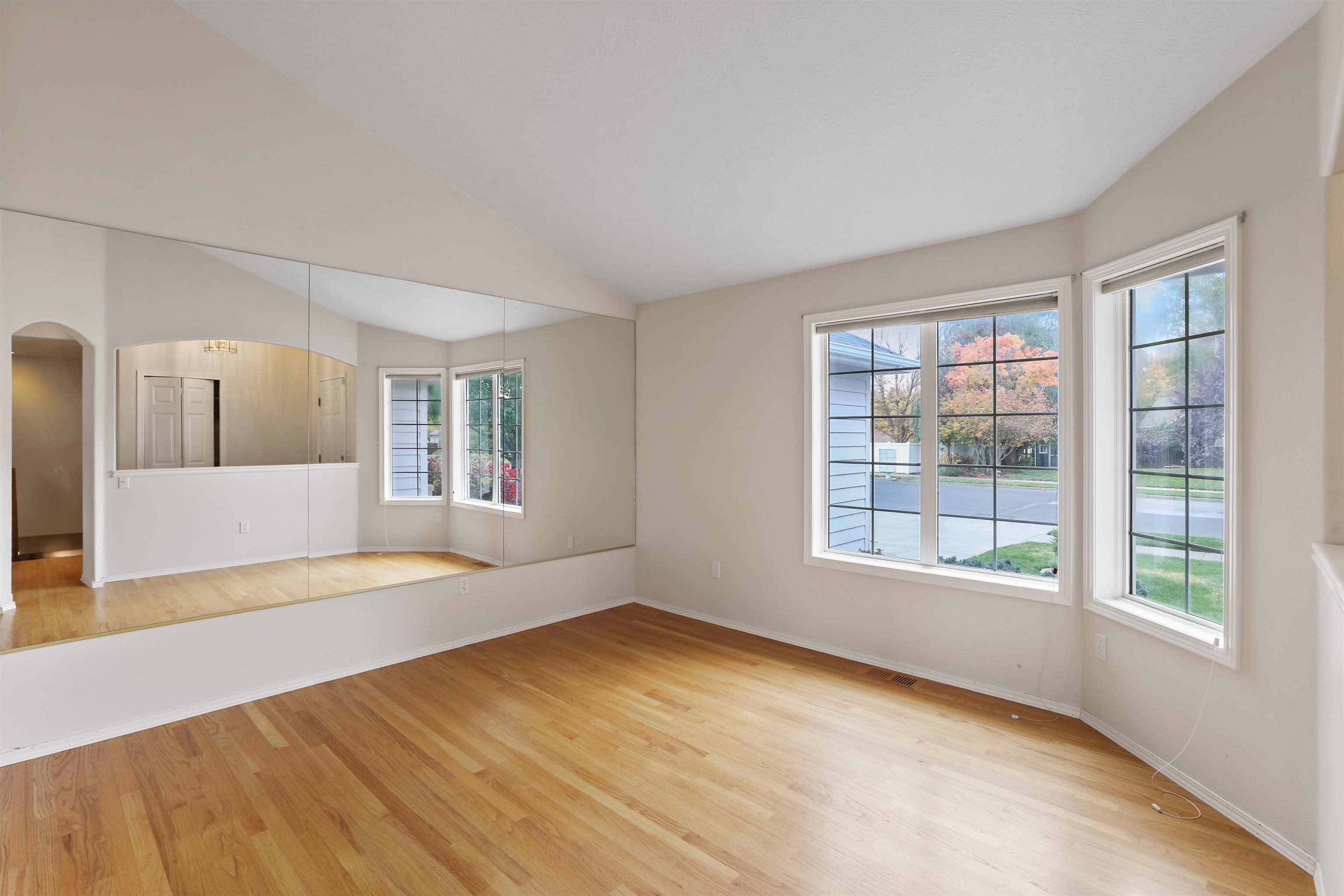 2820 W Hawthorne Rd - Photo 6