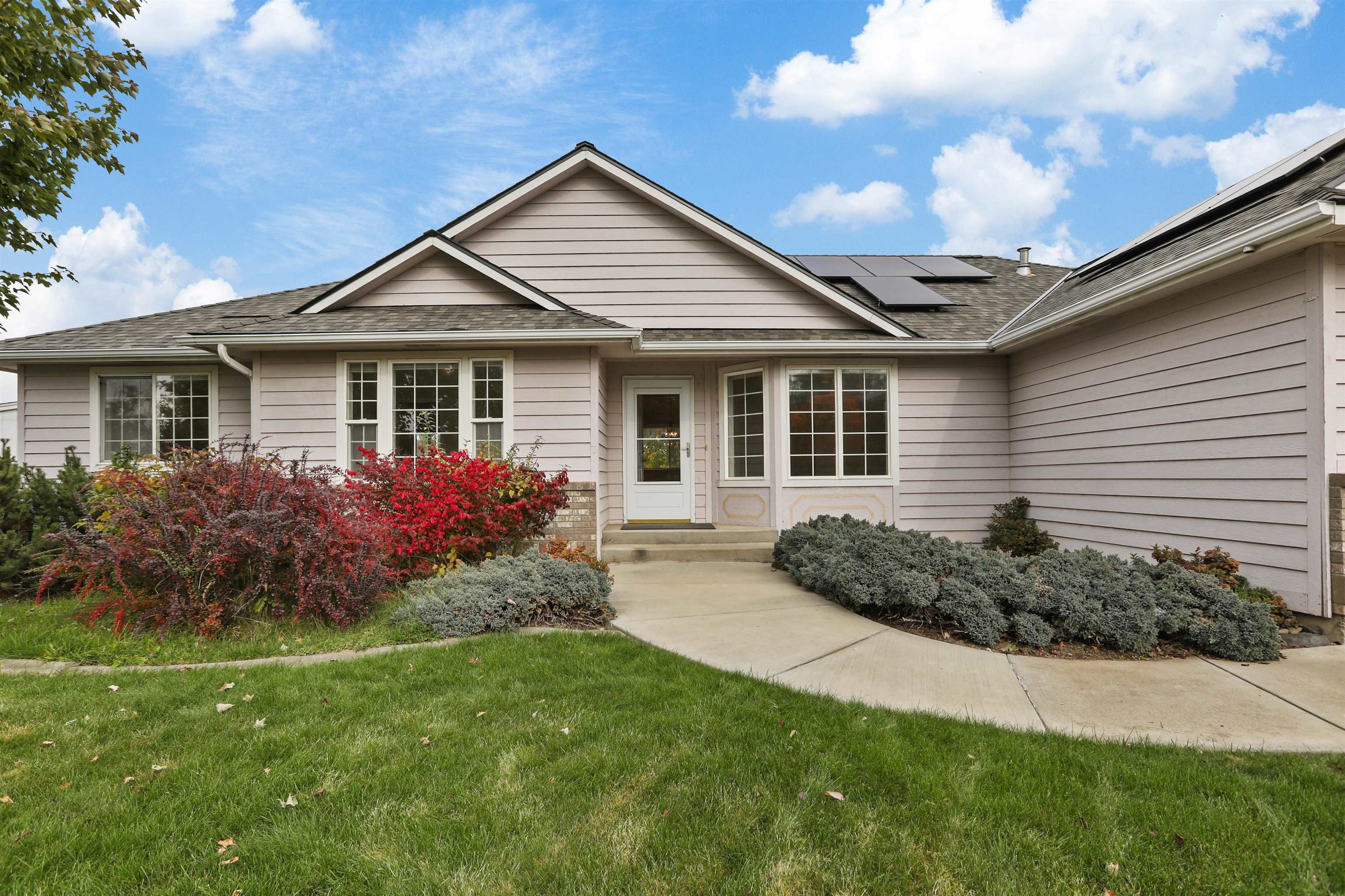 2820 W Hawthorne Rd - Photo 2