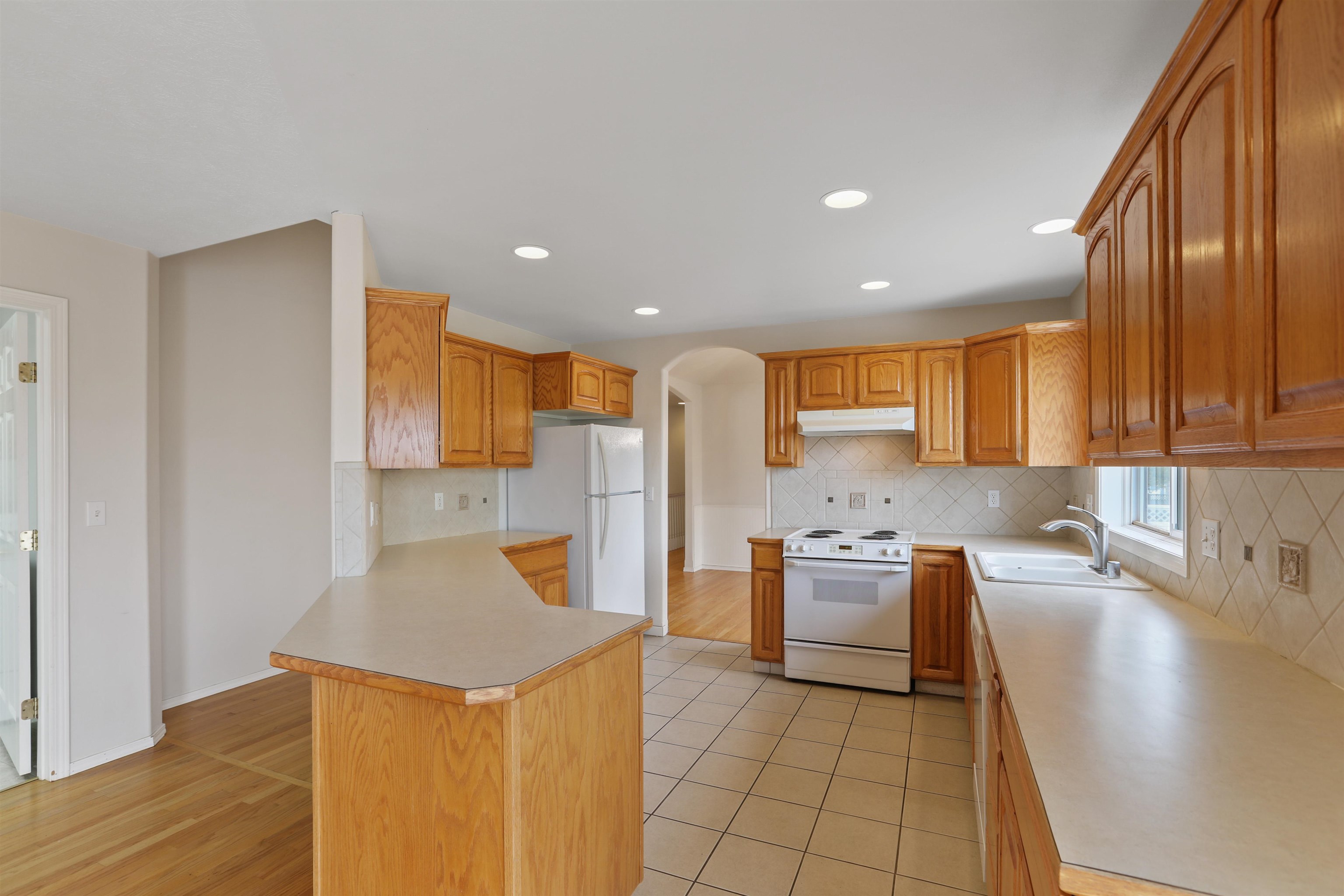 2820 W Hawthorne Rd - Photo 11
