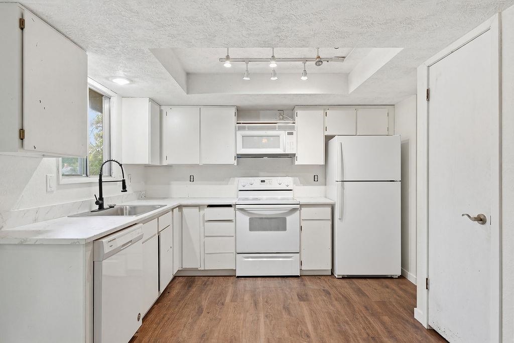 322 W 20TH Ave - Photo 9