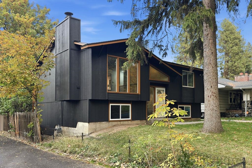 322 W 20TH Ave - Photo 3