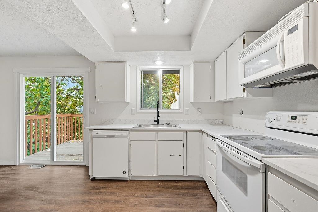 322 W 20TH Ave - Photo 10