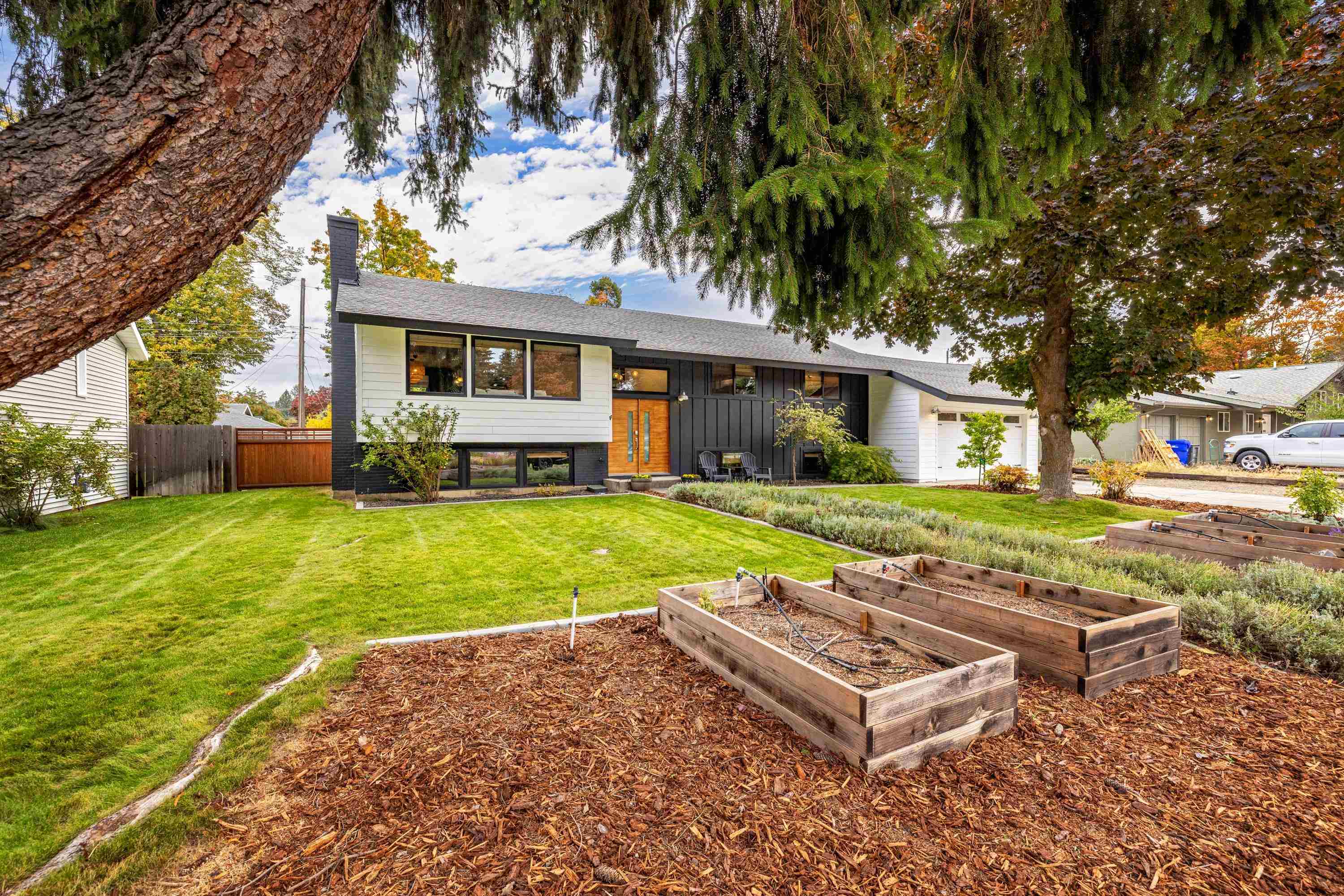6021 S Napa St - Photo 2