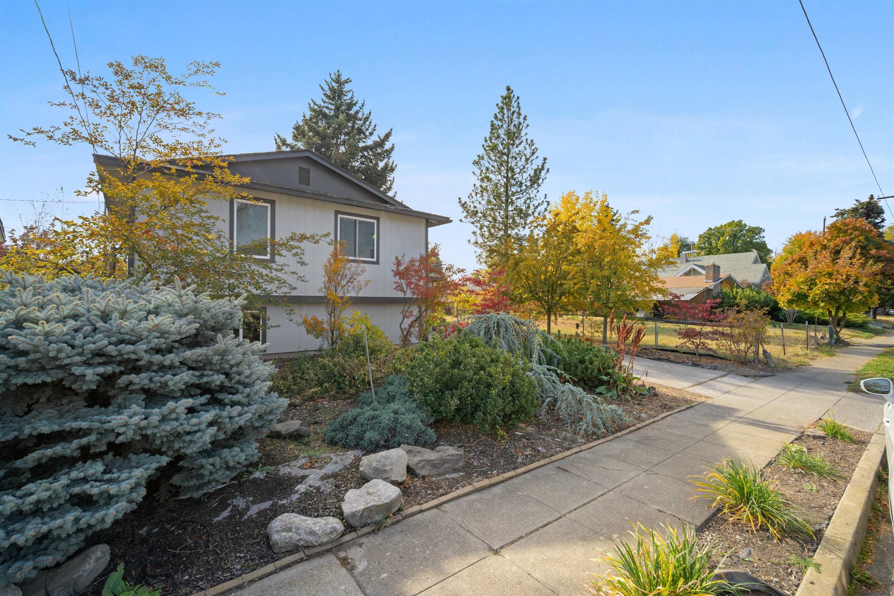 3622 E 26th Ave - Photo 3