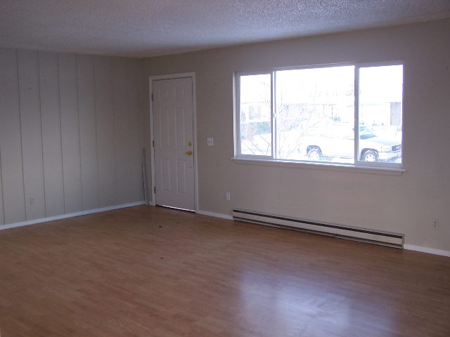 1328 E Heroy - Photo 3